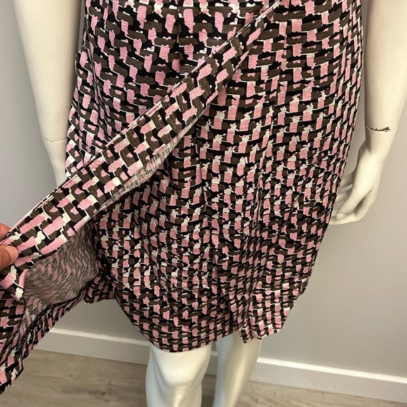 Banana Republic Silk Blend Strapless Dress in Pink and Black Pattern. Pockets - Picture 11 of 16